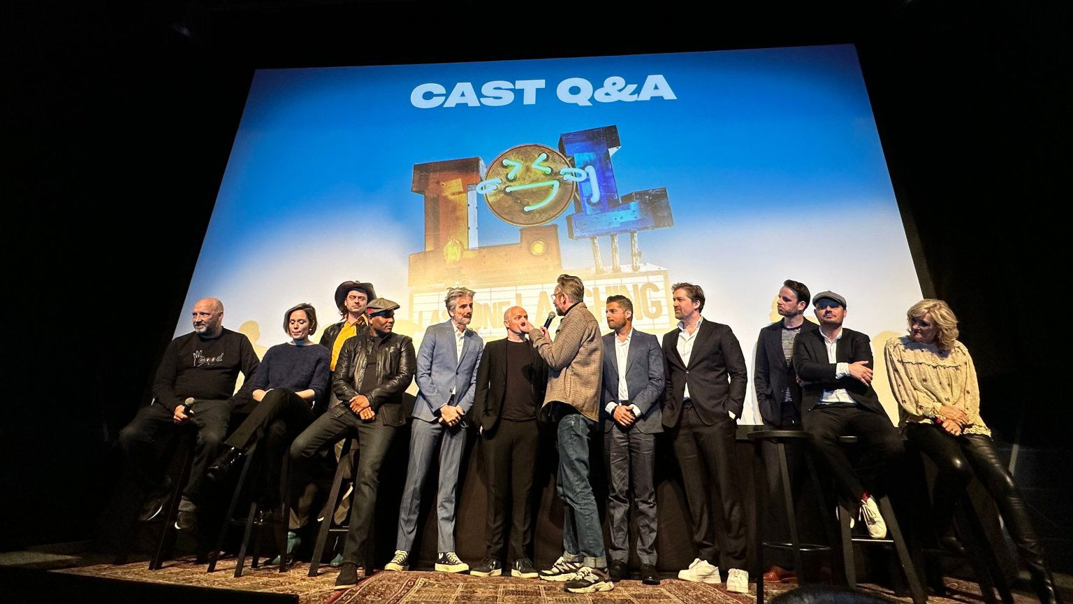 'LOL: Last One Laughing Nederland' deze week op Prime Video: comedy waar niet om gelachen mag worden