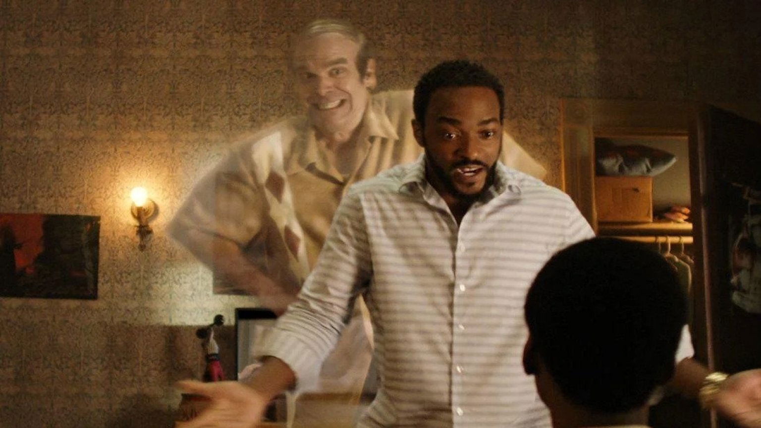 Eerste blik op spookachtige nieuwe Netflix-film met David Harbour en Anthony Mackie