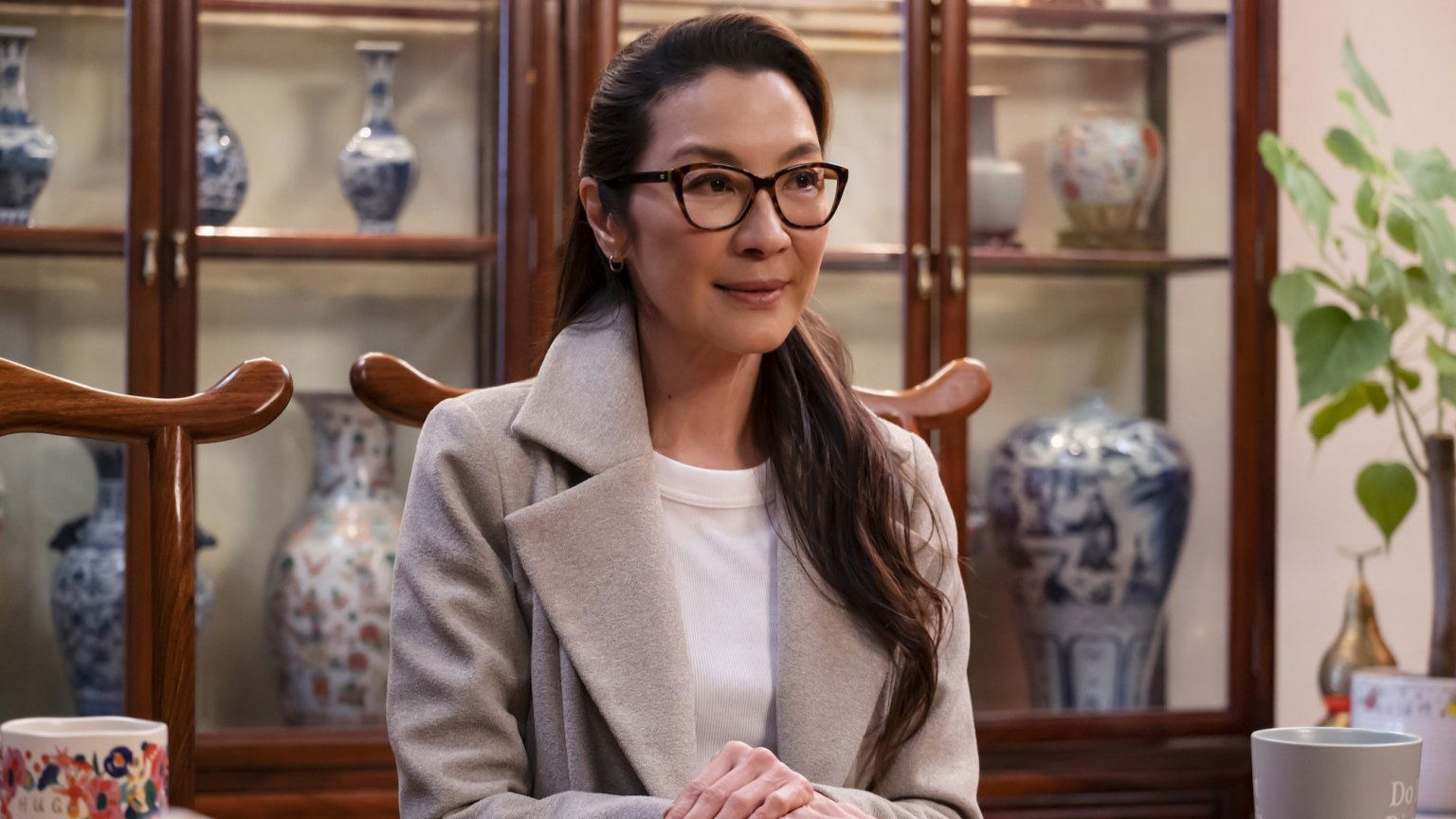Disney+ onthult eerste beelden van nieuwe actieserie met Michelle Yeoh