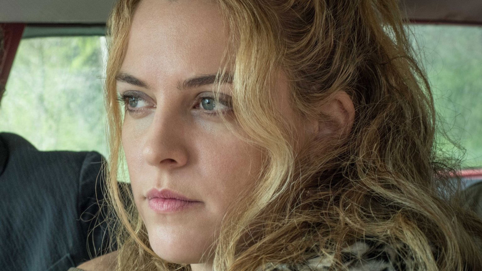 Riley Keough doorbreekt de stilte na dood van moeder Lisa Marie Presley