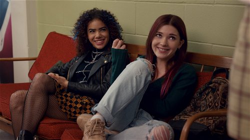 Netflix geeft kijkje achter de schermen van 'Ginny & Georgia' op nieuwe beelden