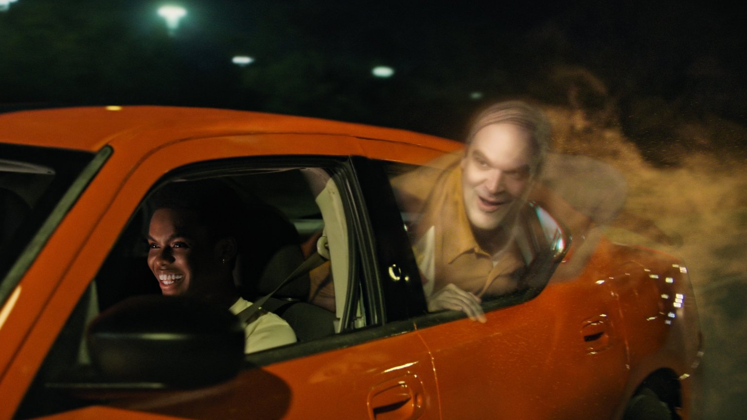 Netflix onthult nieuwe beelden van horrorkomedie met David Harbour als geest