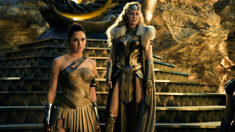 Gal Gadot en Connie Nielsen in 'Wonder Woman', afbeelding via TMDb