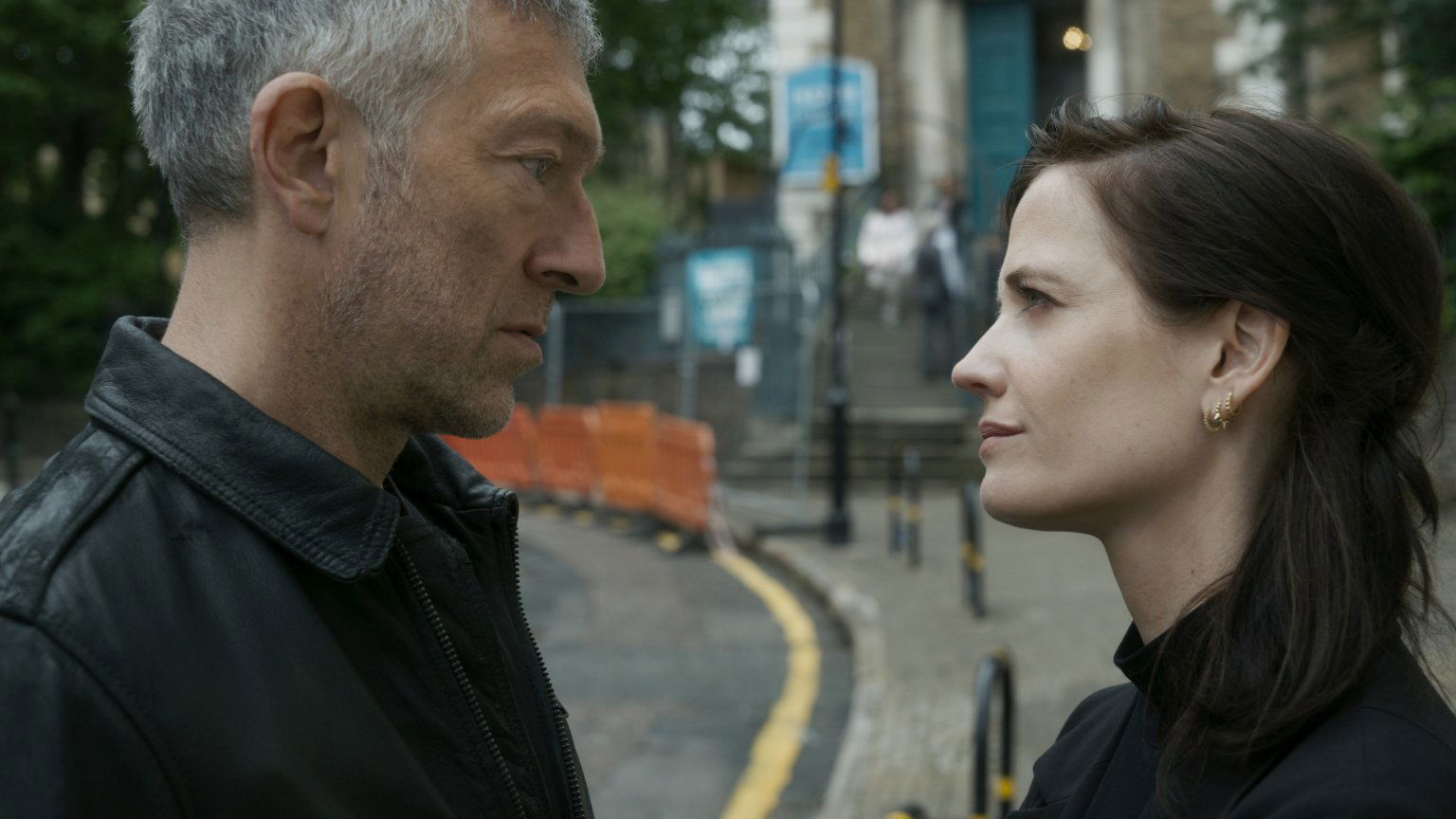 Vincent Cassel en Eva Green moeten cyberaanvallen voorkomen in de trailer van nieuwe Apple TV+-serie
