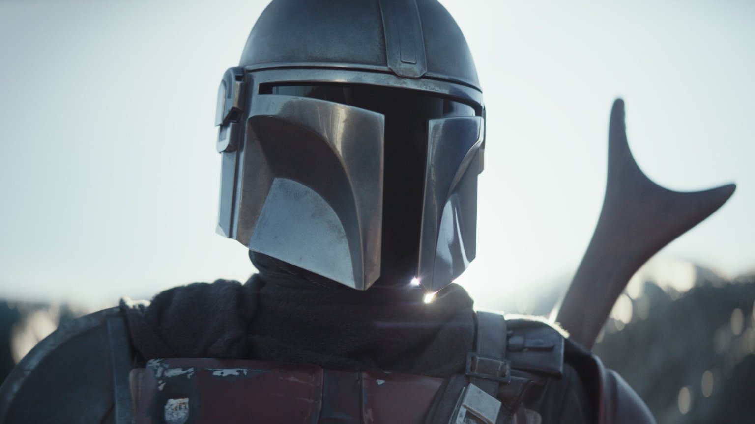 Pedro Pascal worstelde met 'The Mandalorian'-harnas: 'Je ziet helemaal niets'