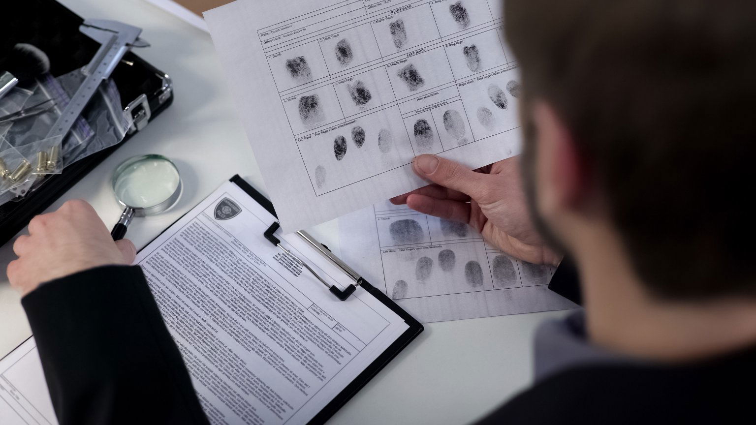 Gloednieuwe misdaadthriller 'Bodies' met Stephen Graham in de hoofdrol komt naar Netflix