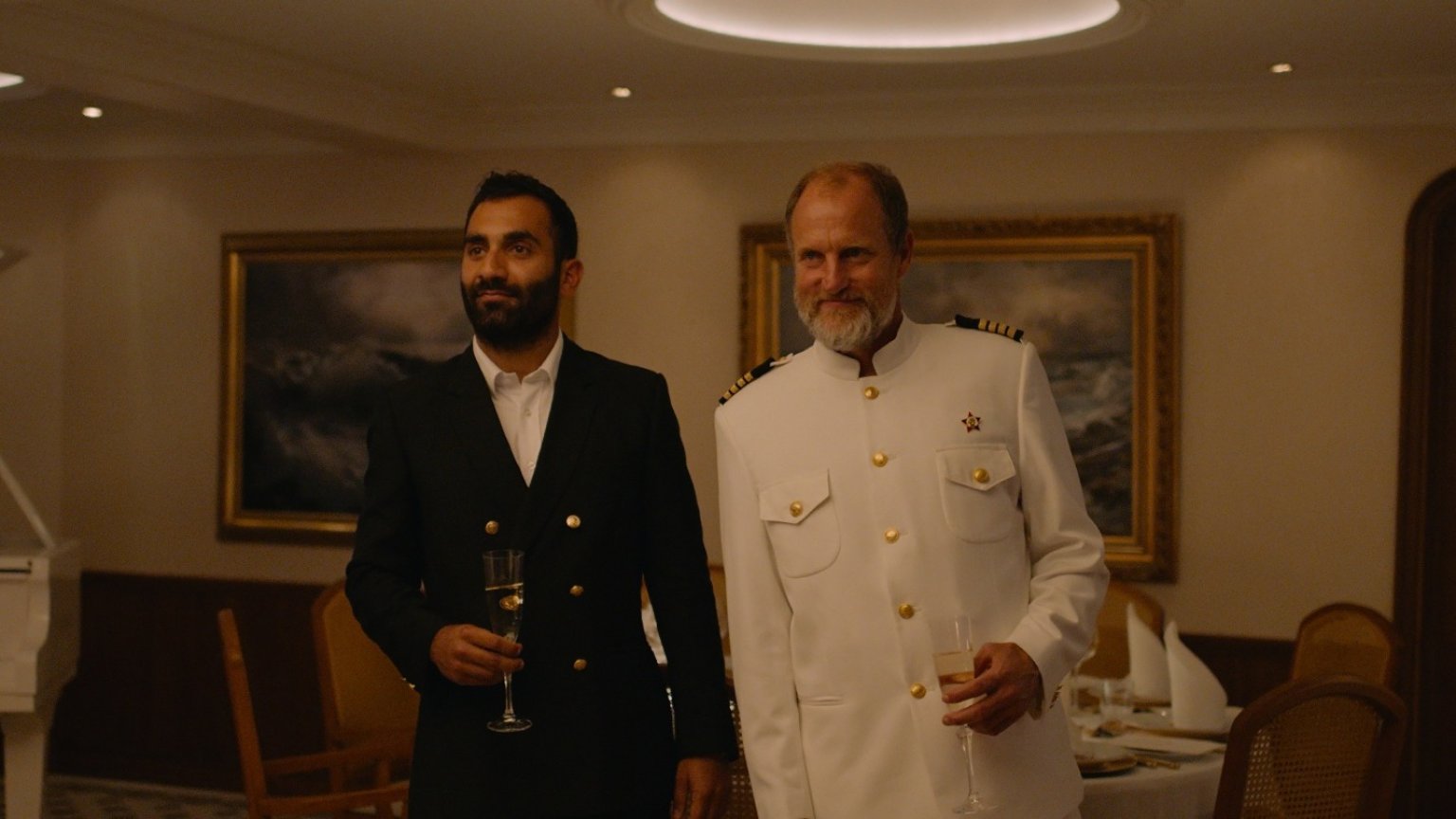 Woody Harrelson heeft het gehad met coronamaatregelen op filmsets: 'Worden nog steeds gehanteerd'
