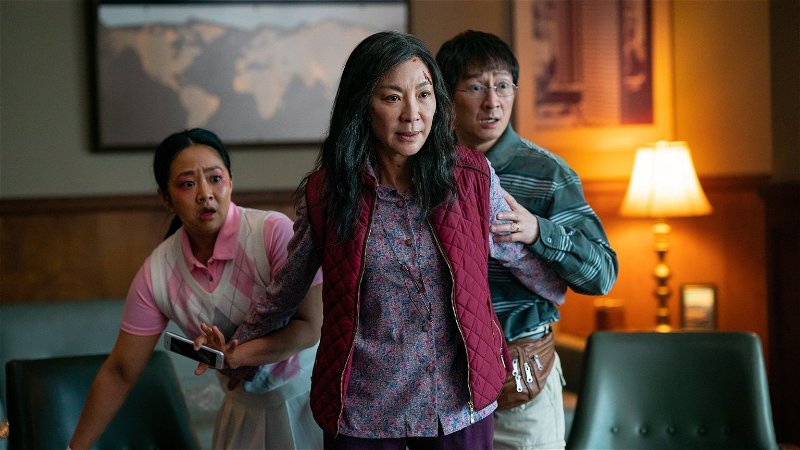 Oscarwinnaars Michelle Yeoh en Ke Huy Quan schitteren in de teaser van nieuwe Disney+-serie