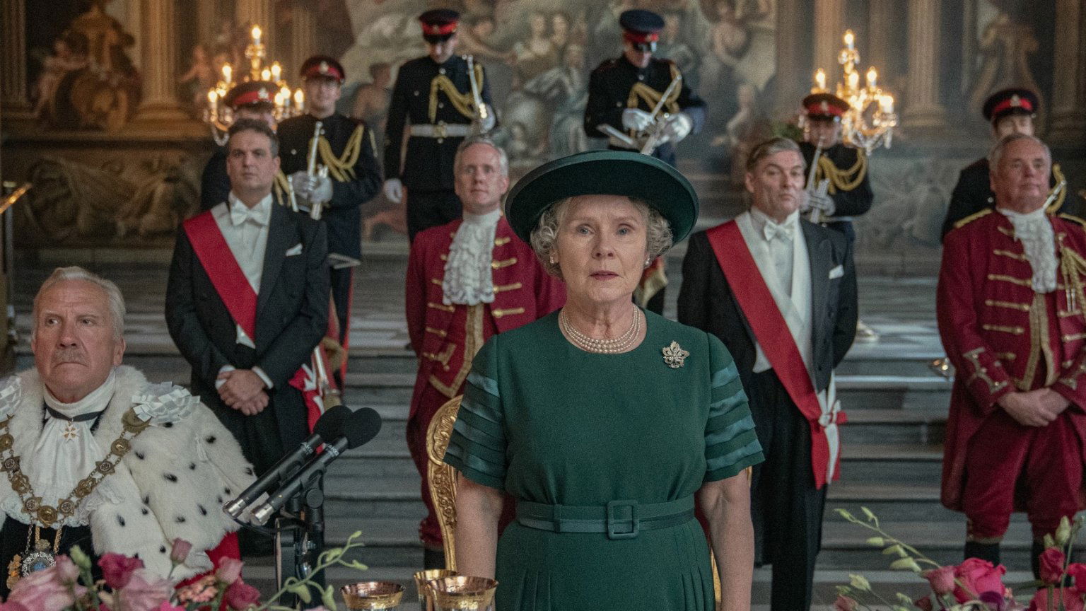 Eerste foto's van Ed McVey en Meg Bellamy als Kate en William in Netflix-hit 'The Crown' nu te zien