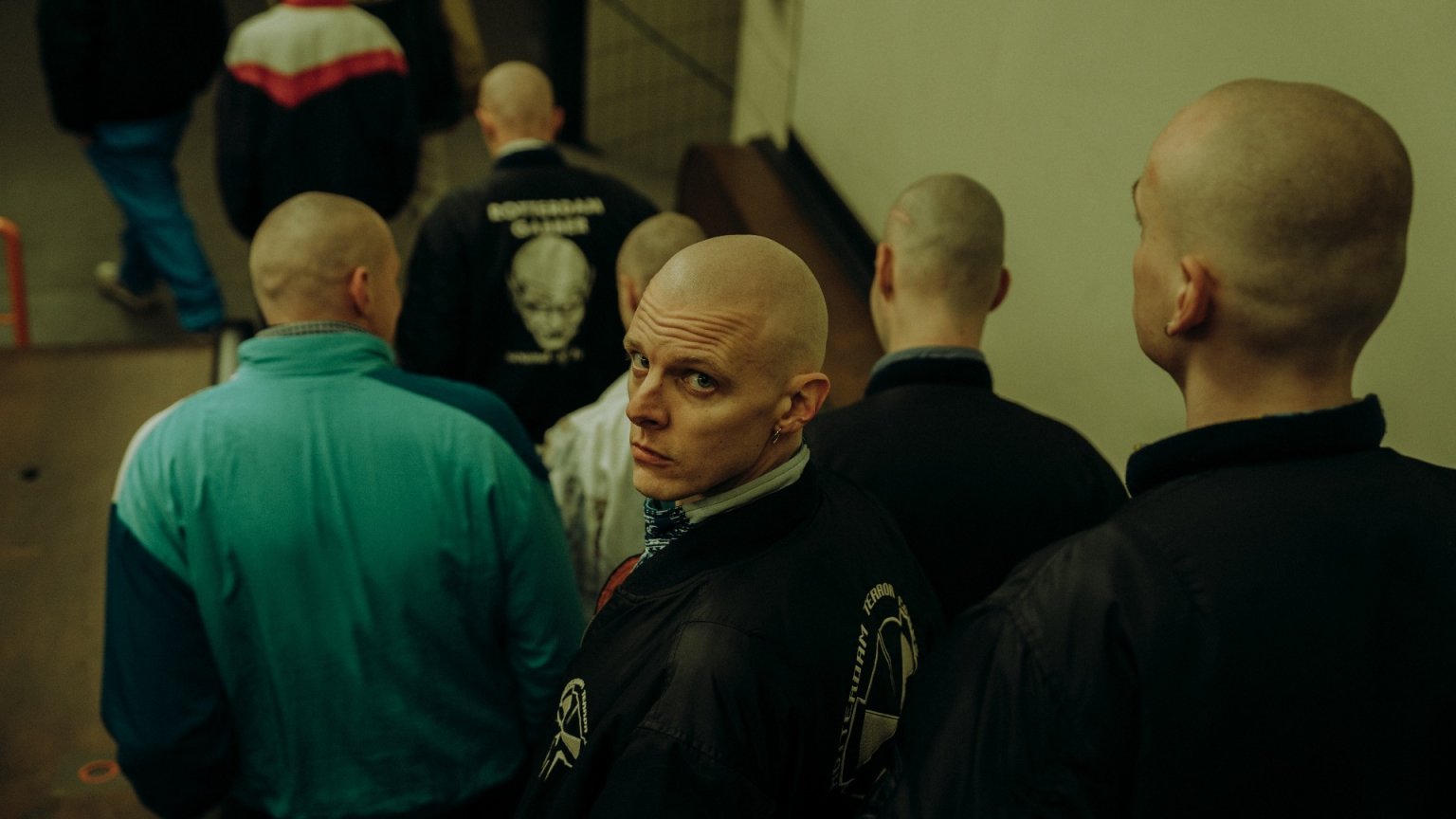 Eerste beelden onthuld van Nederlandse gabberfilm 'Hardcore Never Dies'
