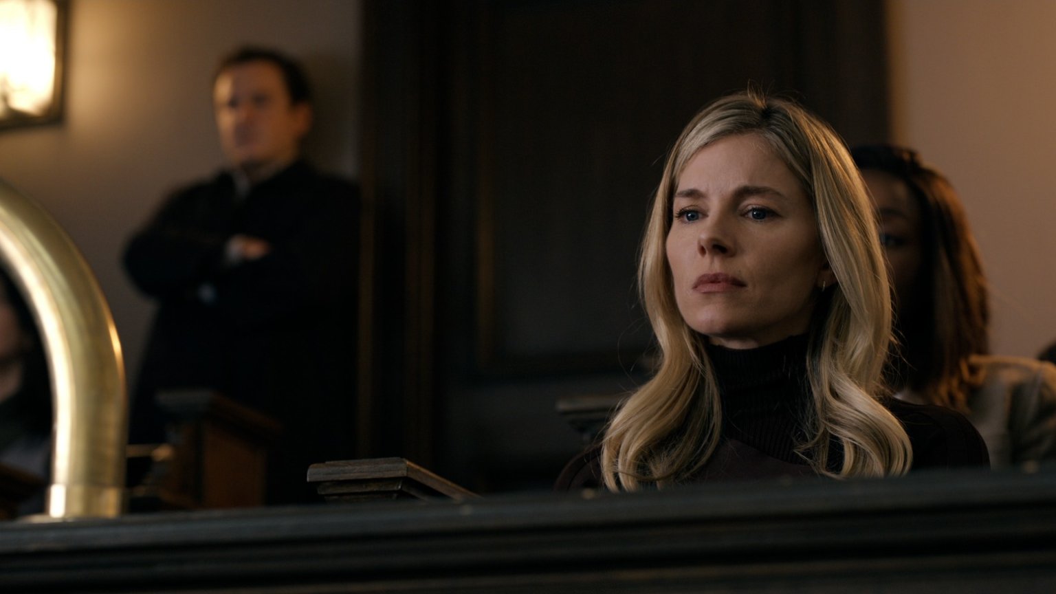 Kijkers onder de indruk van 'steengoede' miniserie op Netflix met Sienna Miller