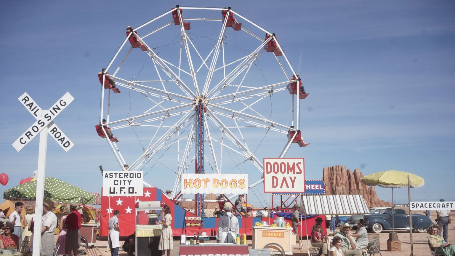 Wes Anderson is terug in de bioscooptrailer van 'Asteroid City'
