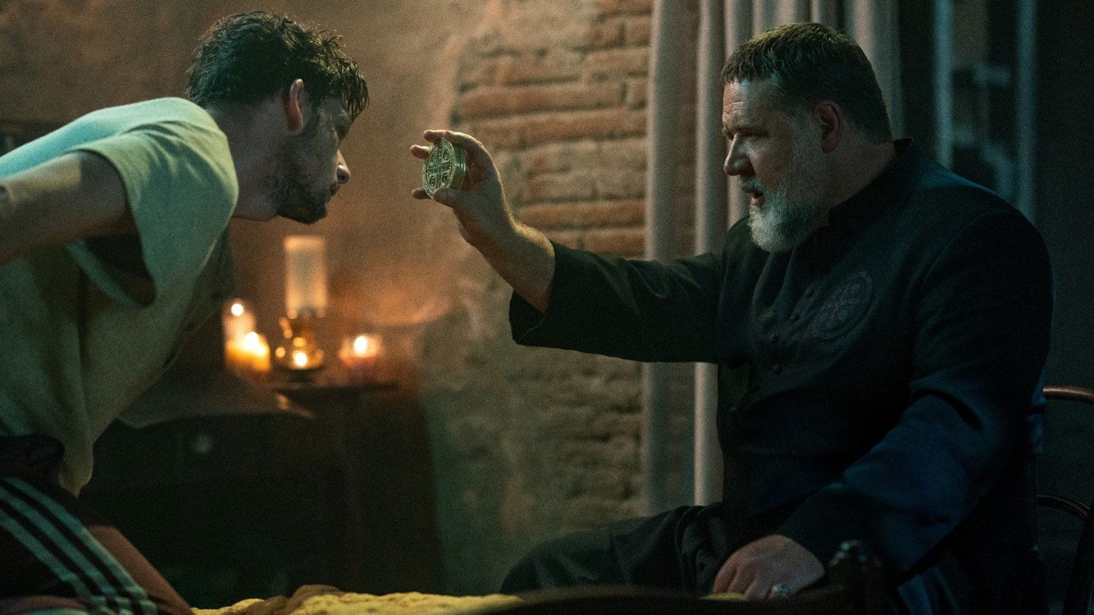 Nieuwe waargebeurde horrorfilm met Russell Crowe vanaf deze week te zien