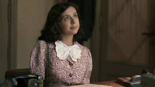 Disney+ deelt de trailer van oorlogsserie over Anne Frank-beschermer Miep Gies