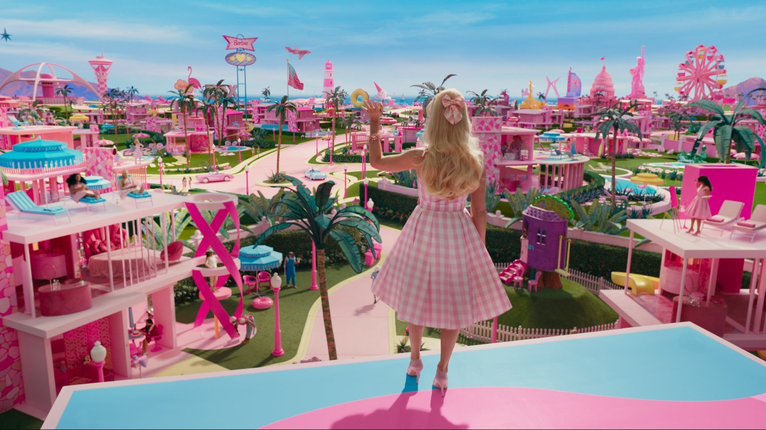 Onbekwaamheid Licht Blokkeren Margot Robbie vertrekt uit Barbieland in nieuwe 'Barbie'-trailer met Ryan  Gosling - FilmVandaag.nl