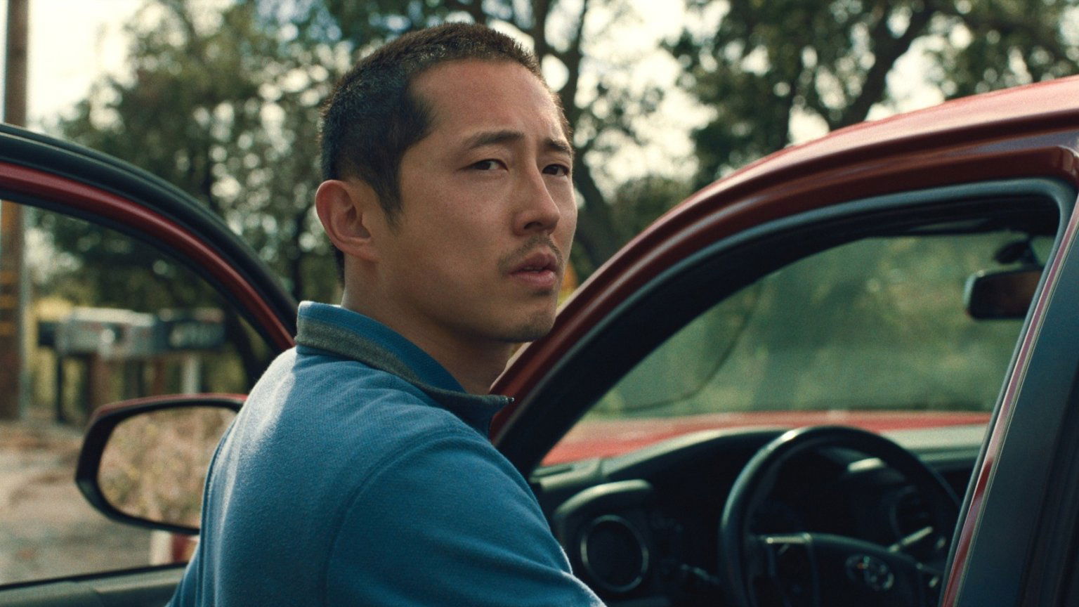 Veelbelovende nieuwe komedieserie met Steven Yeun nu te zien op Netflix