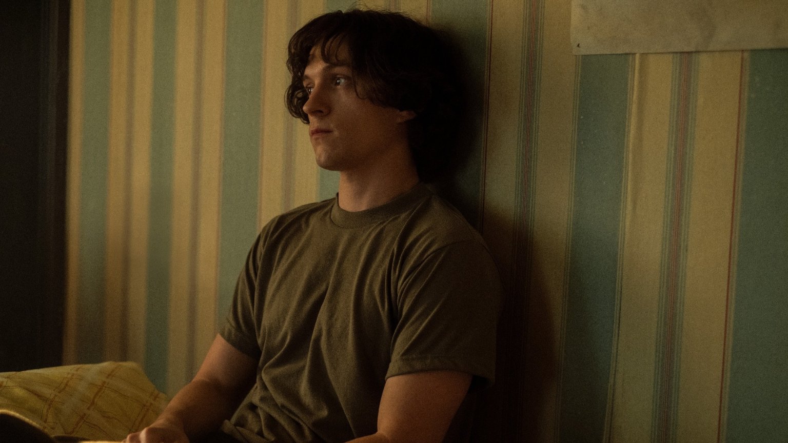 Apple TV+ deelt eerste beelden van nieuwe dramaserie met Tom Holland en Amanda Seyfried