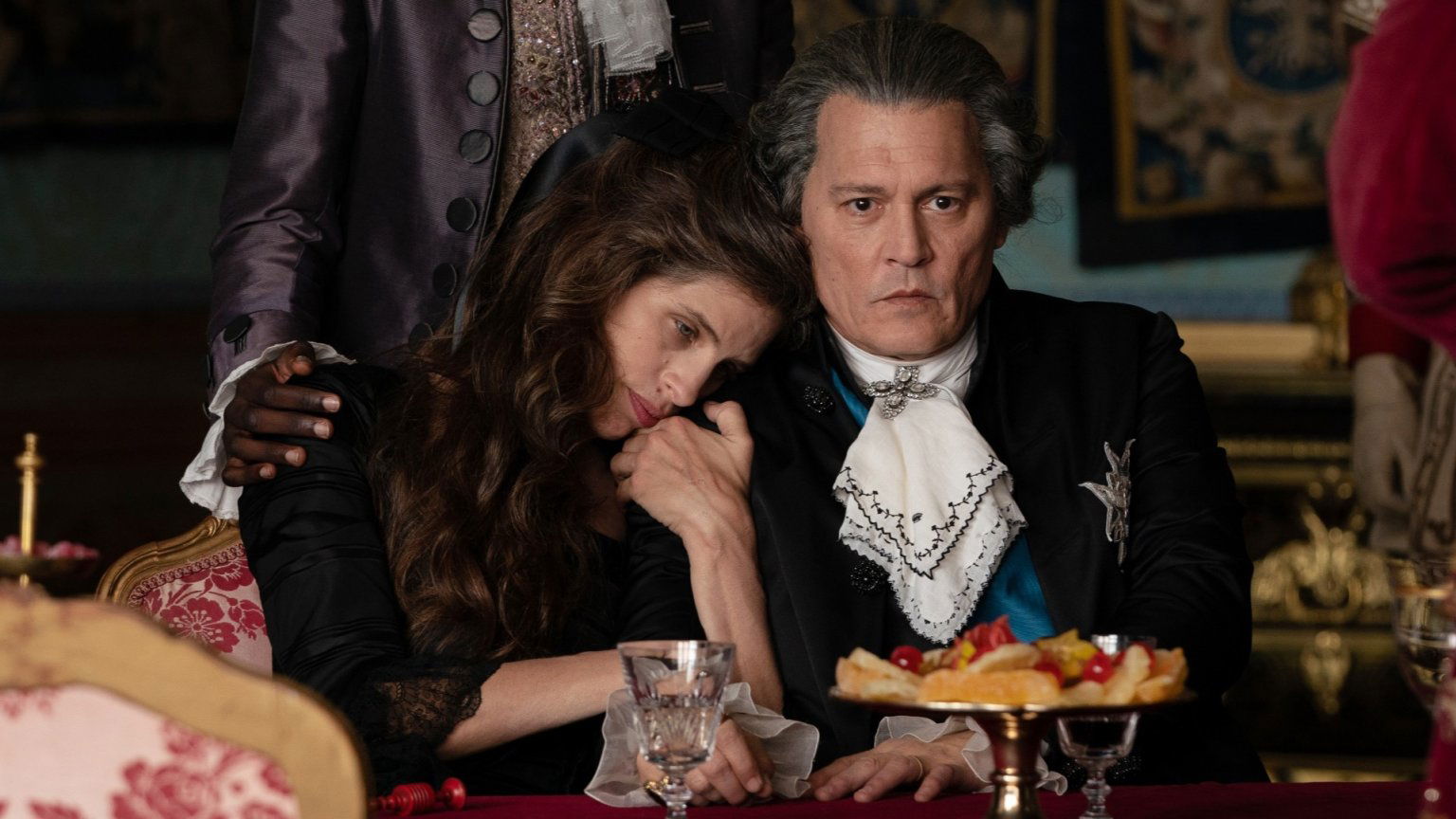 Nieuwe beelden onthuld van Johnny Depp als koning Lodewijk XV in 'Jeanne du Barry'