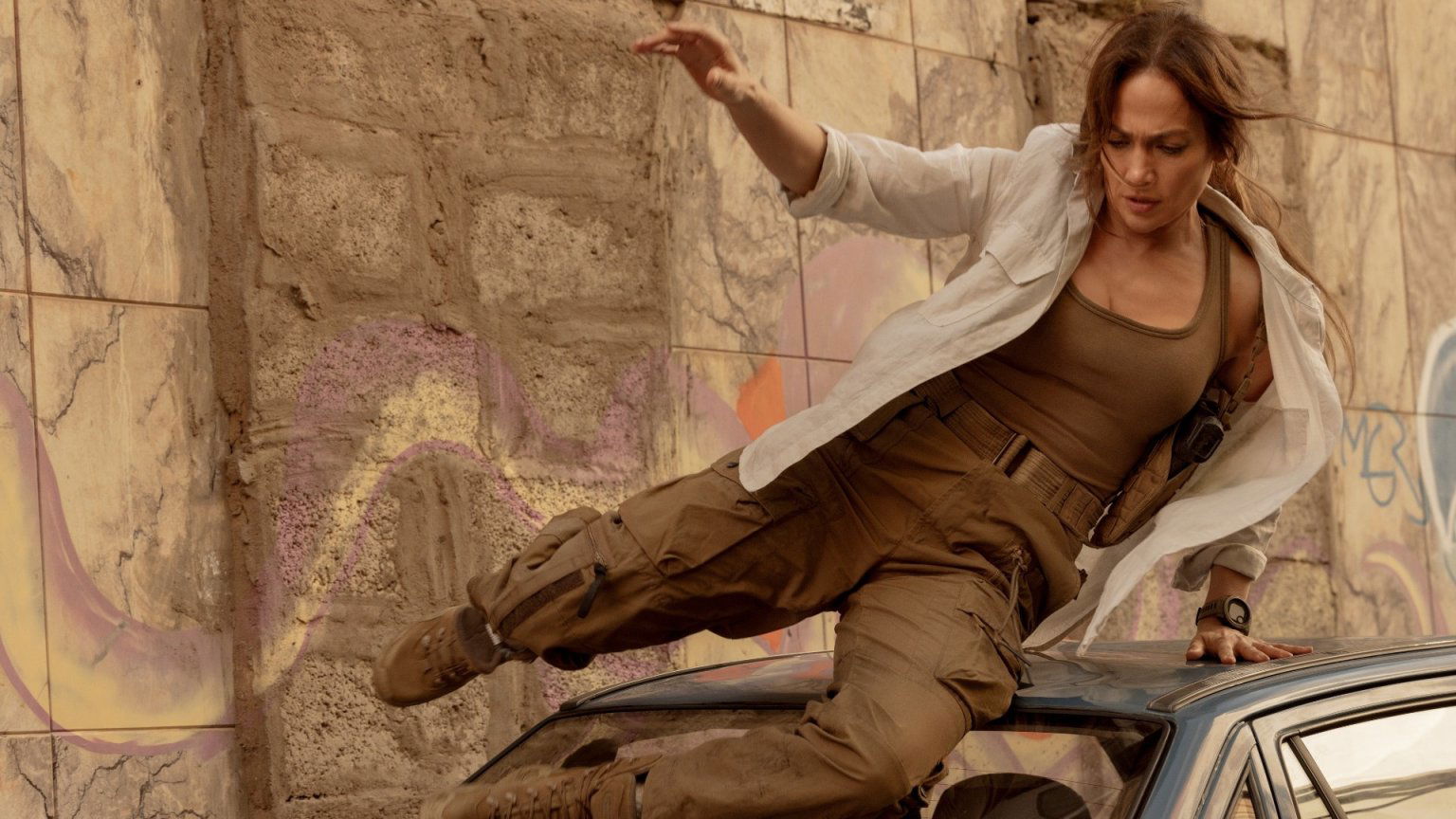 Jennifer Lopez is 'The Mother': huurmoordenaar redt dochter in de trailer van nieuwe Netflix-thriller