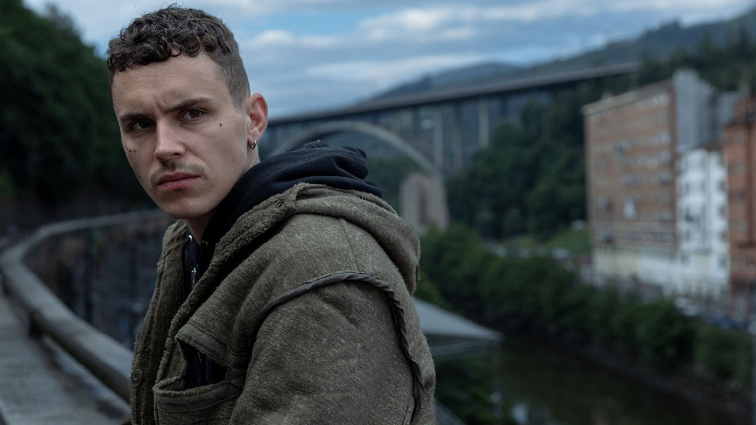 Netflix onthult bloedstollende trailer van Spaanse thrillerserie met 'Élite'-ster