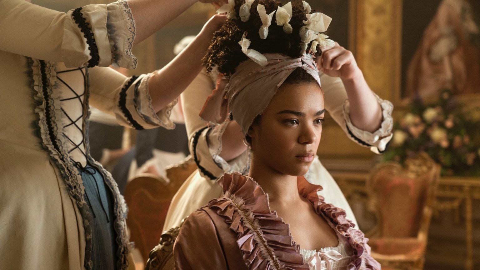 India Amarteifio en Corey Mylchreest bespreken belangrijke scène uit 'Queen Charlotte: A Bridgerton Story'
