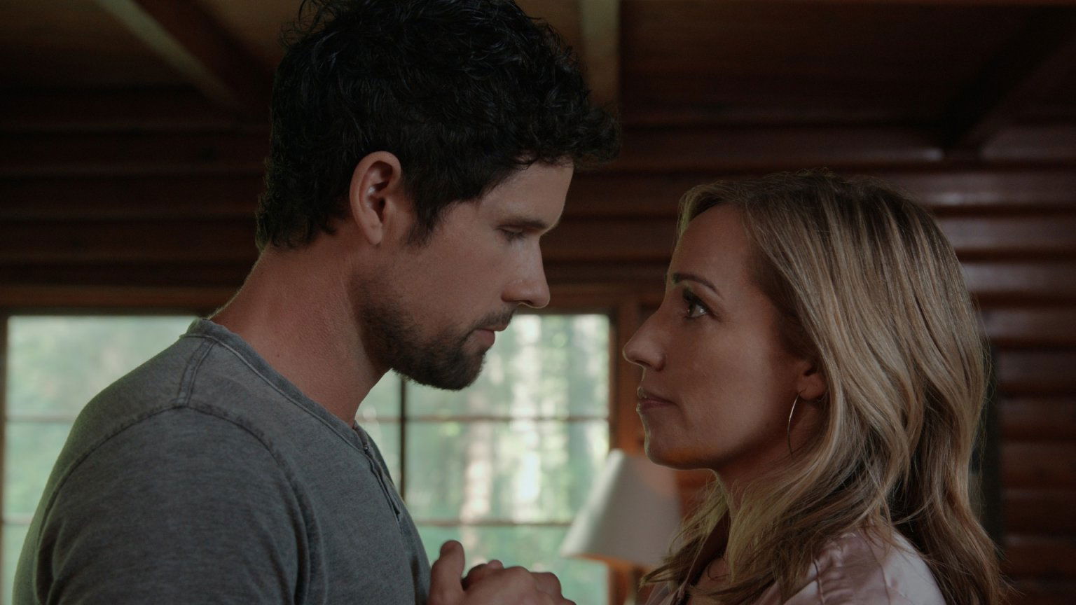 Benjamin Hollingsworth hoopt dat zijn personage in 'Virgin River' meer integreert in de gemeenschap