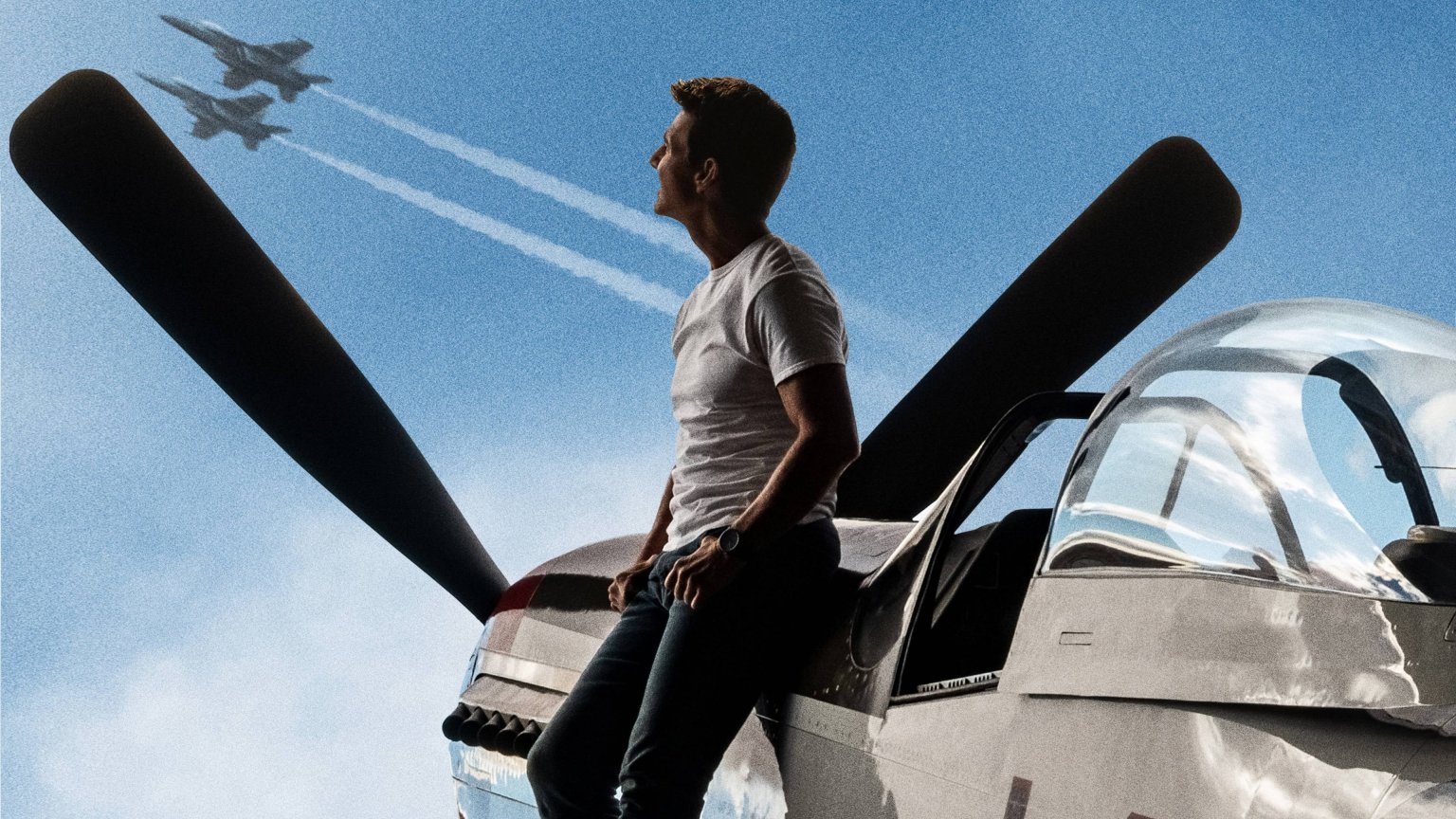 Tom Cruise accepteert nieuwe filmprijs vanuit 'Top Gun: Maverick'-vliegtuig