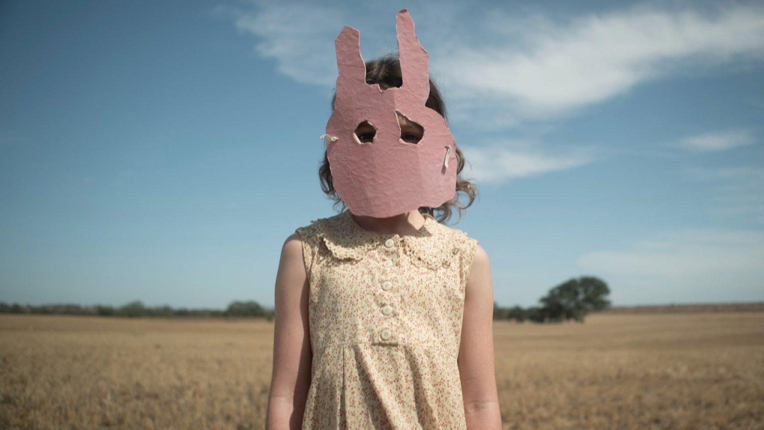 Geesten uit het verleden teisteren een arts in nieuwe Netflix-horrorfilm