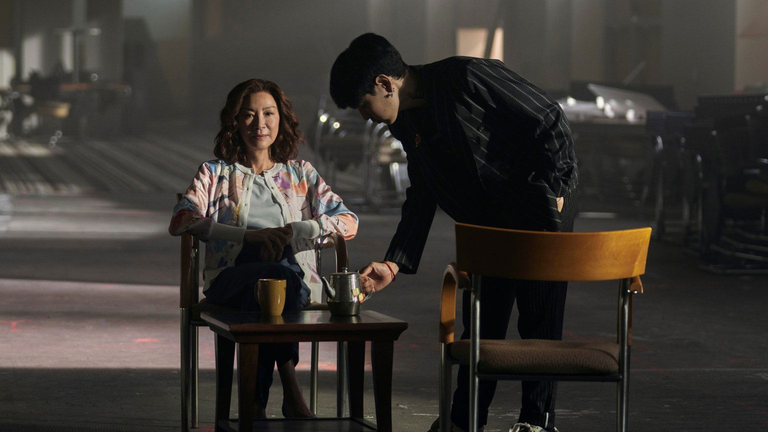 Oscarwinnares Michelle Yeoh schittert op eerste beelden van nieuwe Netflix-serie