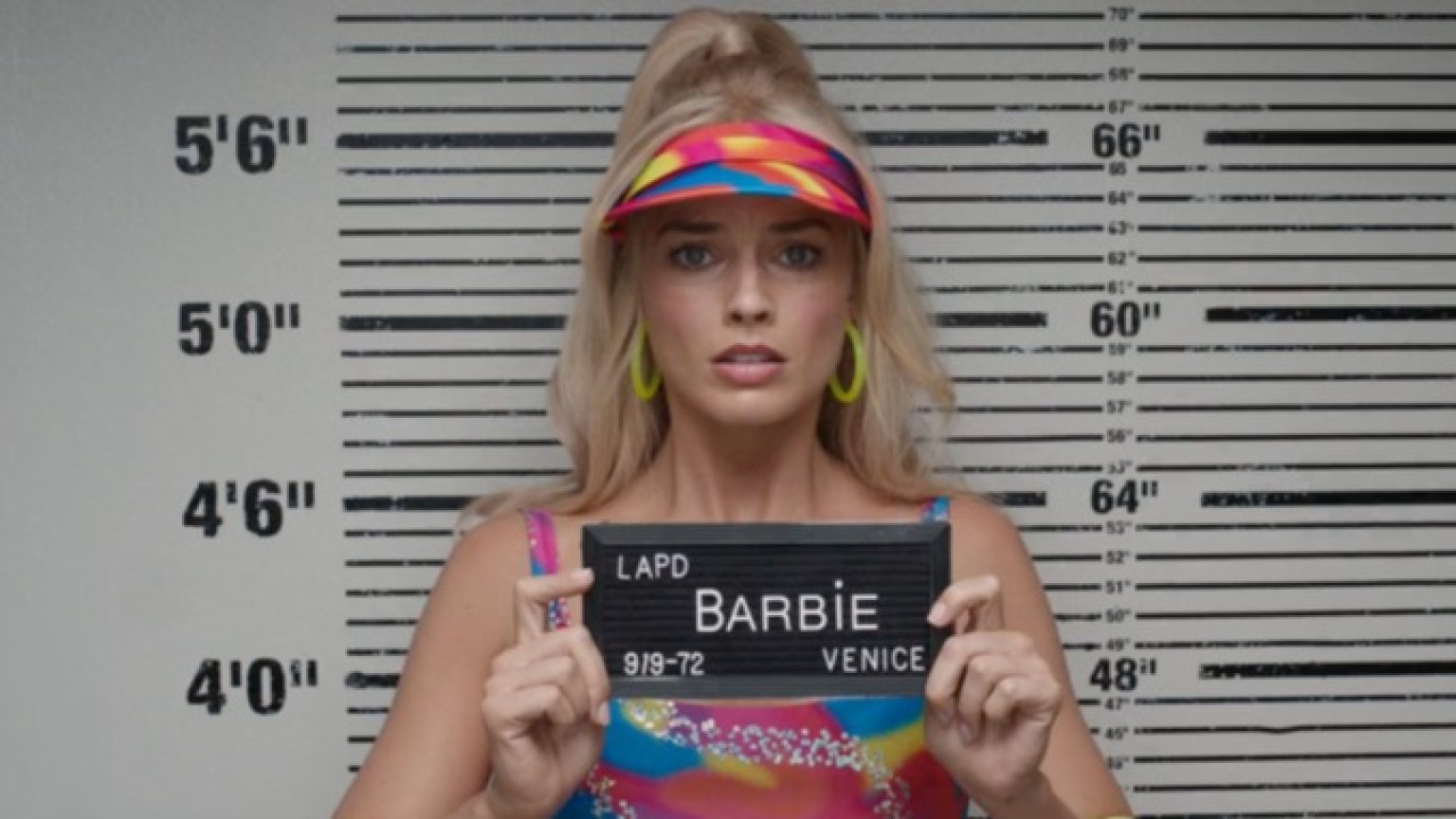 Barbie en Ken worden gearresteerd in nieuwe 'Barbie'-trailer