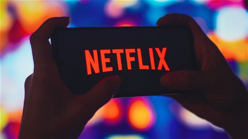 Goed nieuws voor reizende Netflix-abonnees: zo blijf je buitenshuis kijken zonder extra kosten