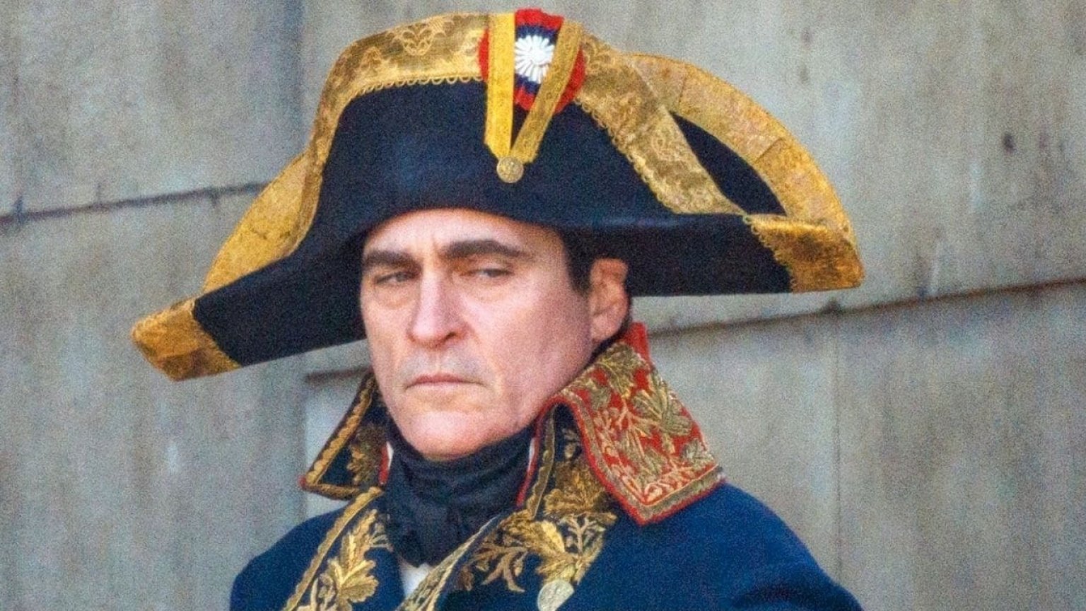 Ridley Scott onthult eerste beelden van Joaquin Phoenix in 'Napoleon'
