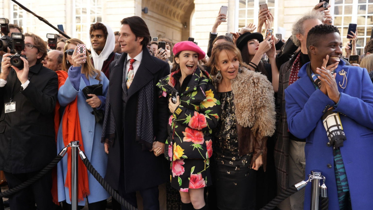 Romantische komedieserie 'Emily in Paris' is vanaf deze datum te zien op Netflix