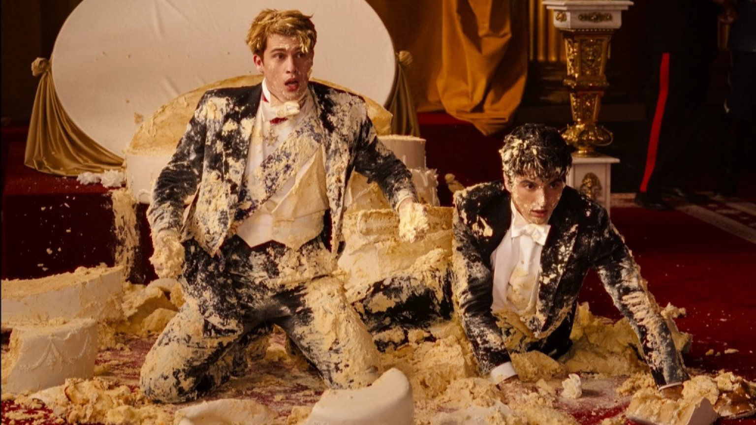 Prime Video onthult eerste beelden van aankomende romkom 'Red, White and Royal Blue'