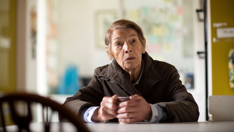Glenda Jackson in 'Elizabeth is Missing', afbeelding via TMDb