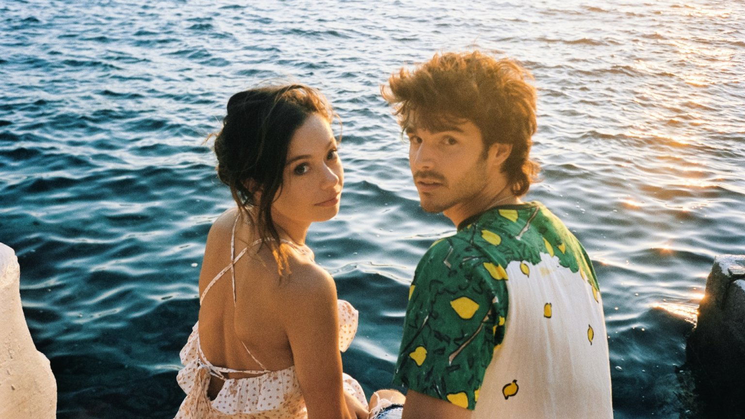 Twee vreemden helpen elkaar aan de liefde in nieuwe Spaanse Netflix-serie
