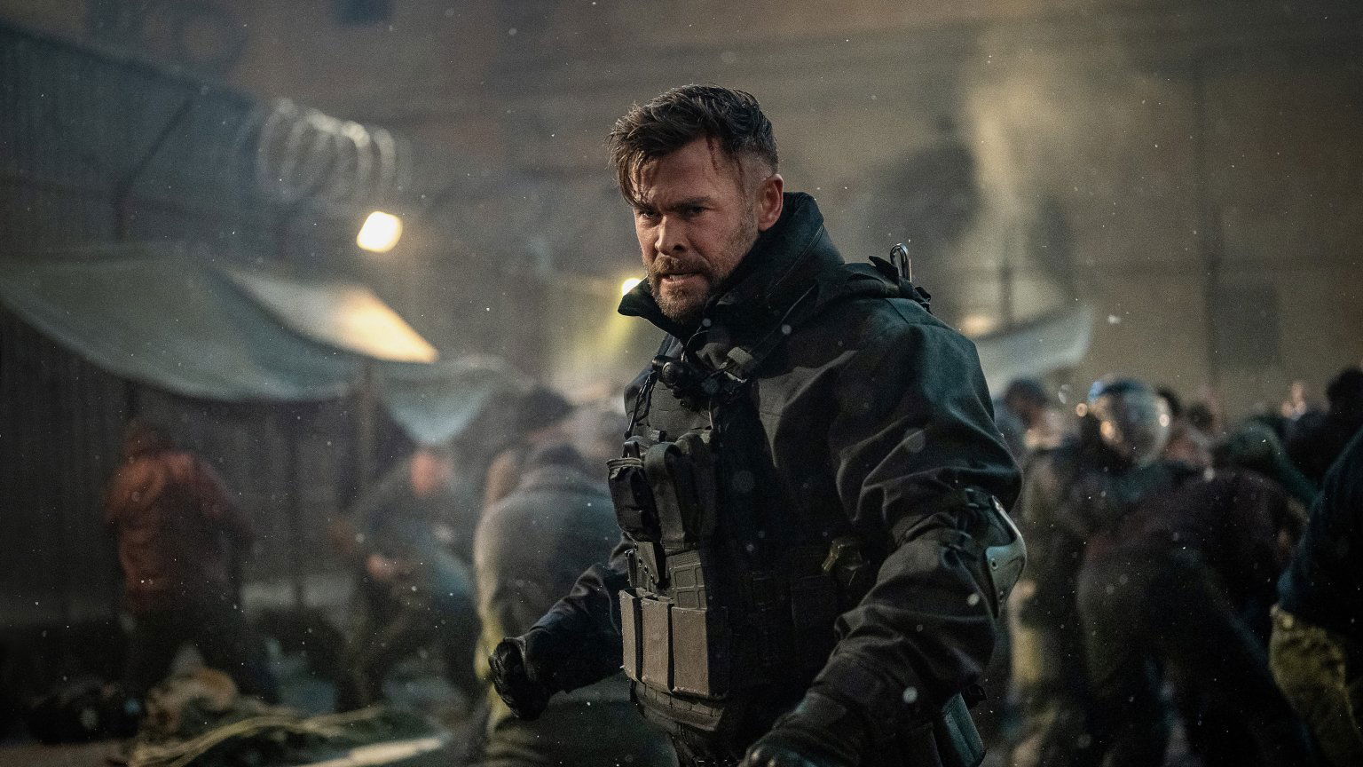 Nieuwe 'Extraction 2'-video laat zien hoe Chris Hemsworth zijn stunts voorbereidde