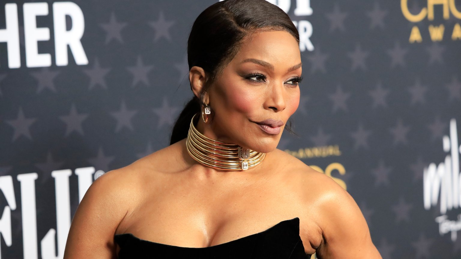 Angela Bassett over intense Tina Turner-rol: 'Ik verloor elke week centimeters'