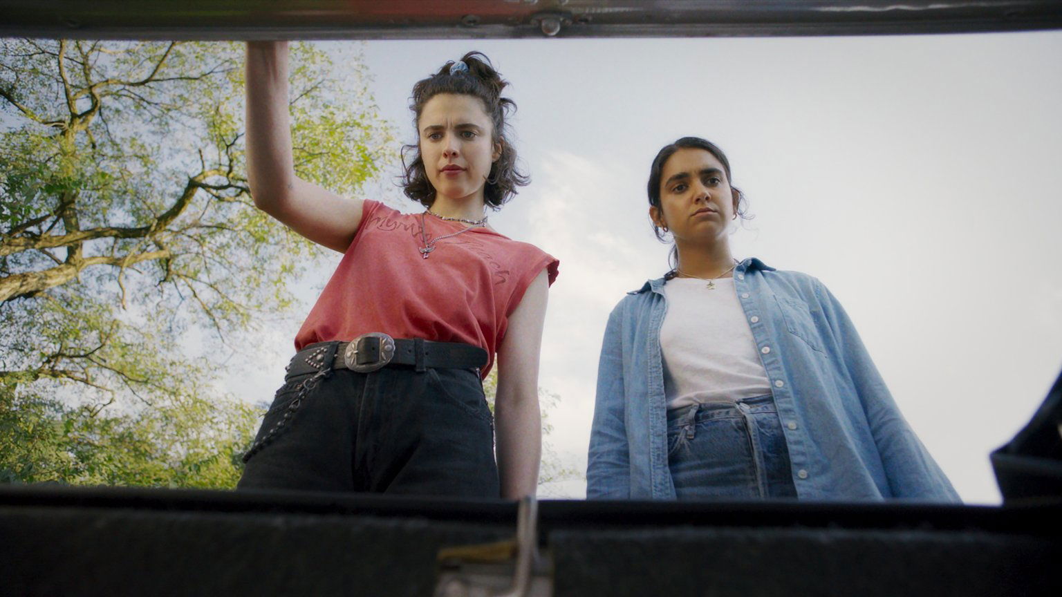Ethan Coen maakt eerste solofilm zonder zijn broer met Margaret Qualley en 'The Last of Us'-ster