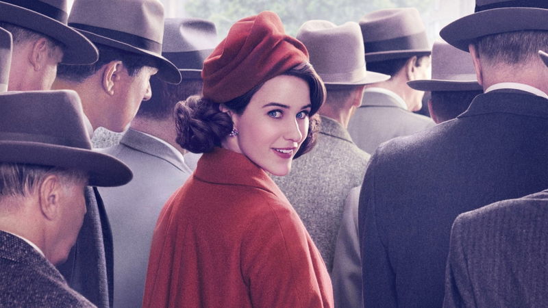 Rachel Brosnahan in 'The Marvelous Mrs. Maisel', afbeelding via TMDb