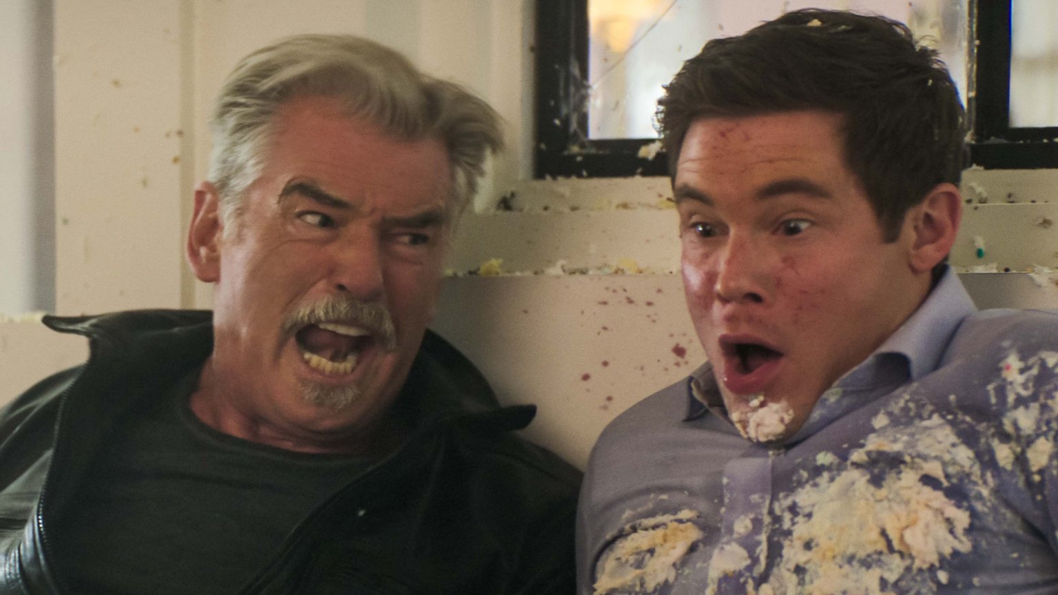 Nieuwe Netflix-film met Pierce Brosnan weet kijkers niet te overtuigen