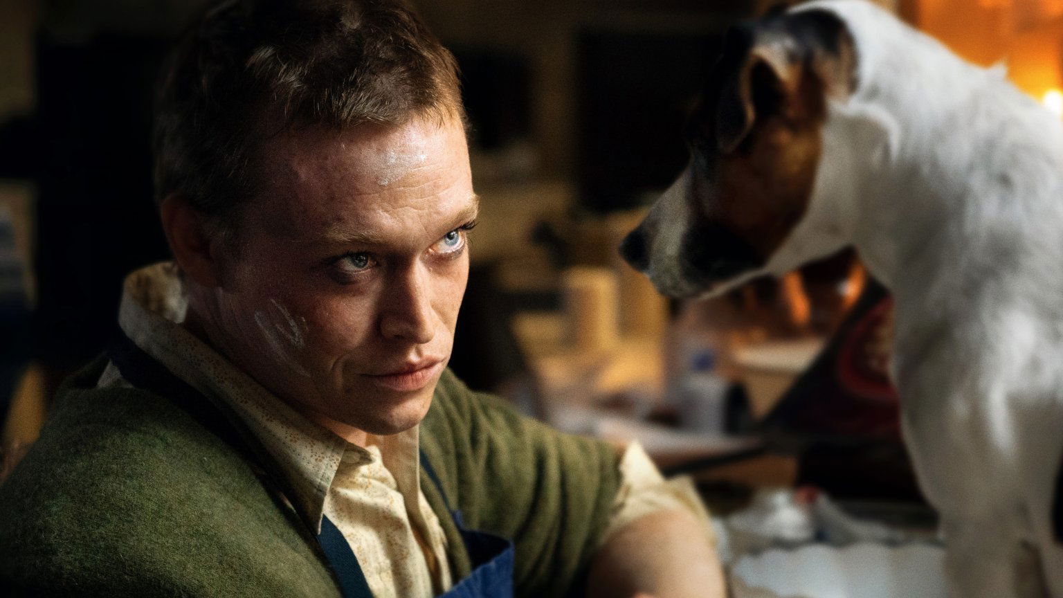 'Lucy'-regisseur komt met ruw drama over hondenliefhebber: trailer nu te zien