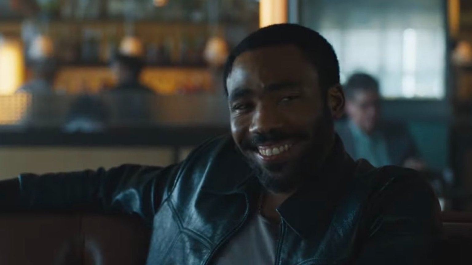 Donald Glover schittert in eerste teaser van 'Mr. & Mrs. Smith'-serie
