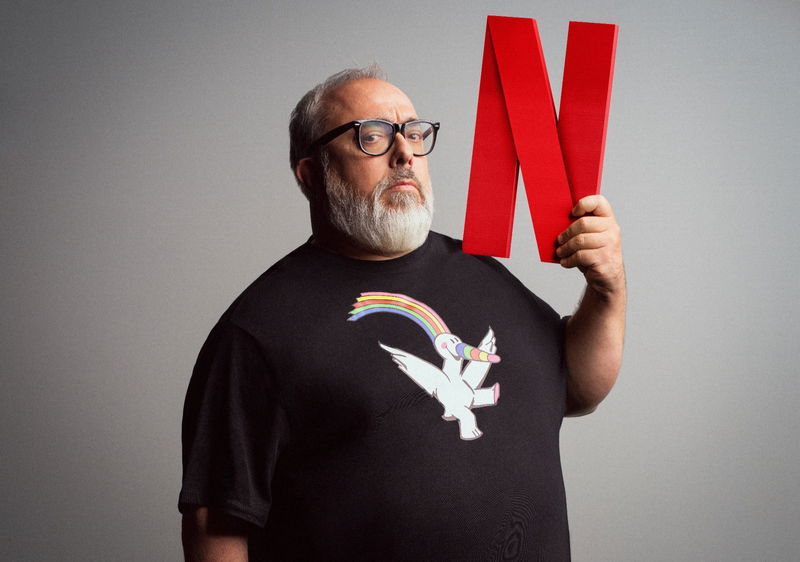 Regisseur Álex de la Iglesia, afbeelding via Netflix / Manolo Pavon