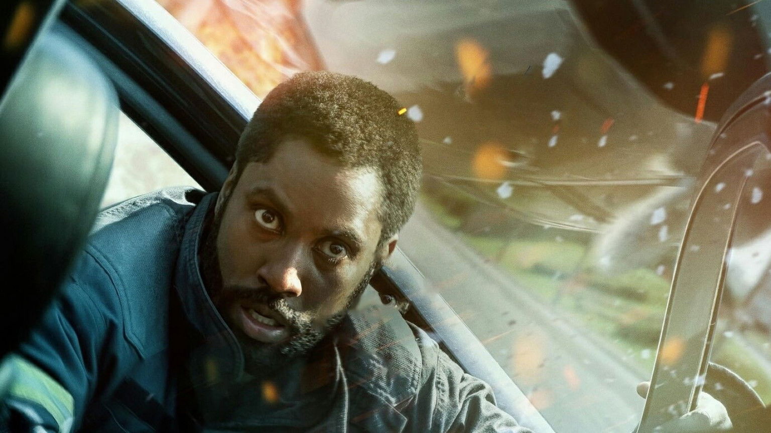 Warner Bros. neemt ons nogmaals mee achter de schermen van 'Tenet'