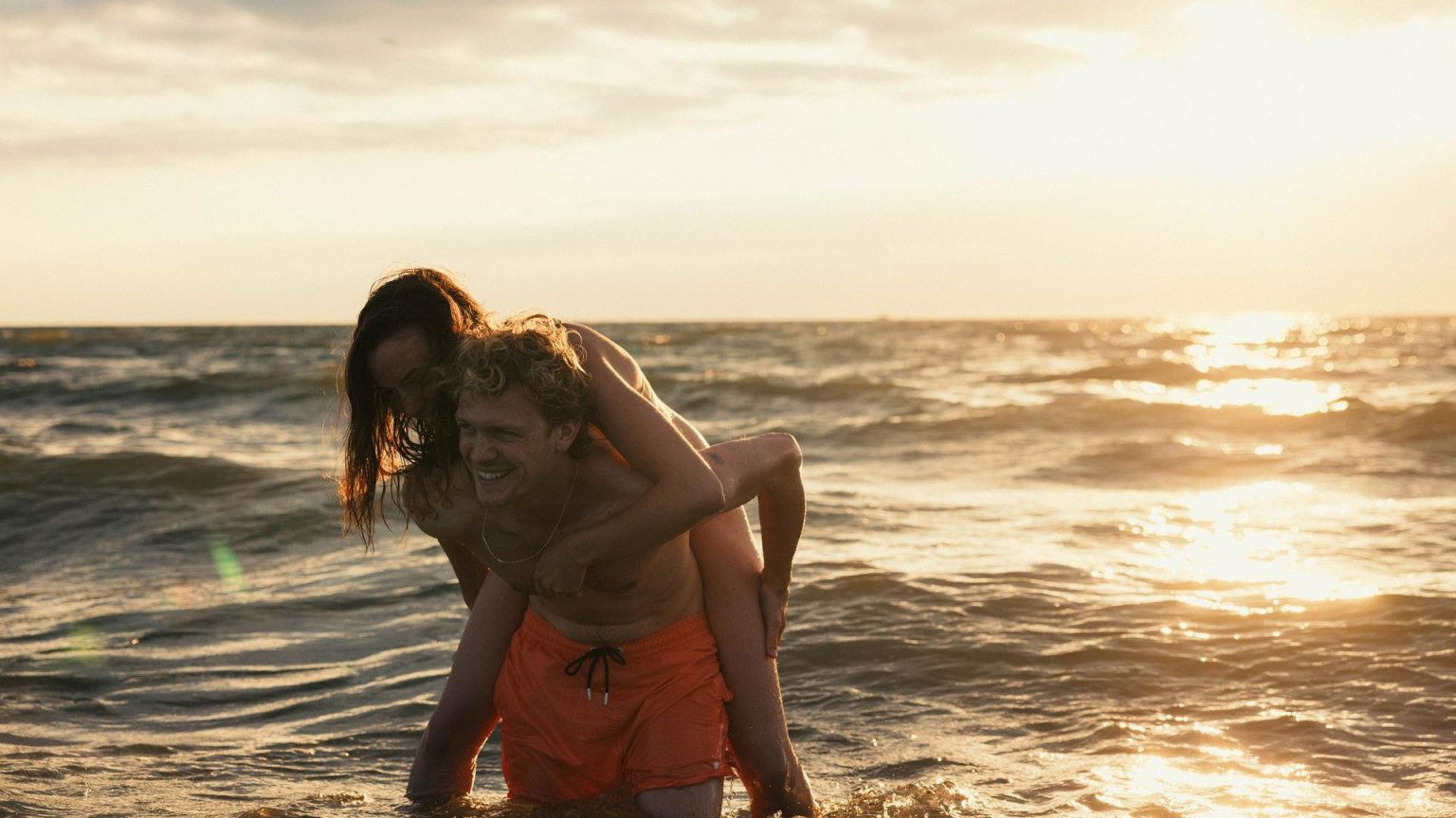 Netflix komt met de trailer van beloftevolle Nederlandse film over driehoeksverhouding