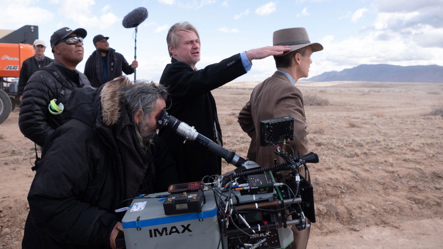 Christopher Nolan legt uit waarom je mogelijk moeite hebt om de dialoog in 'Oppenheimer' te horen