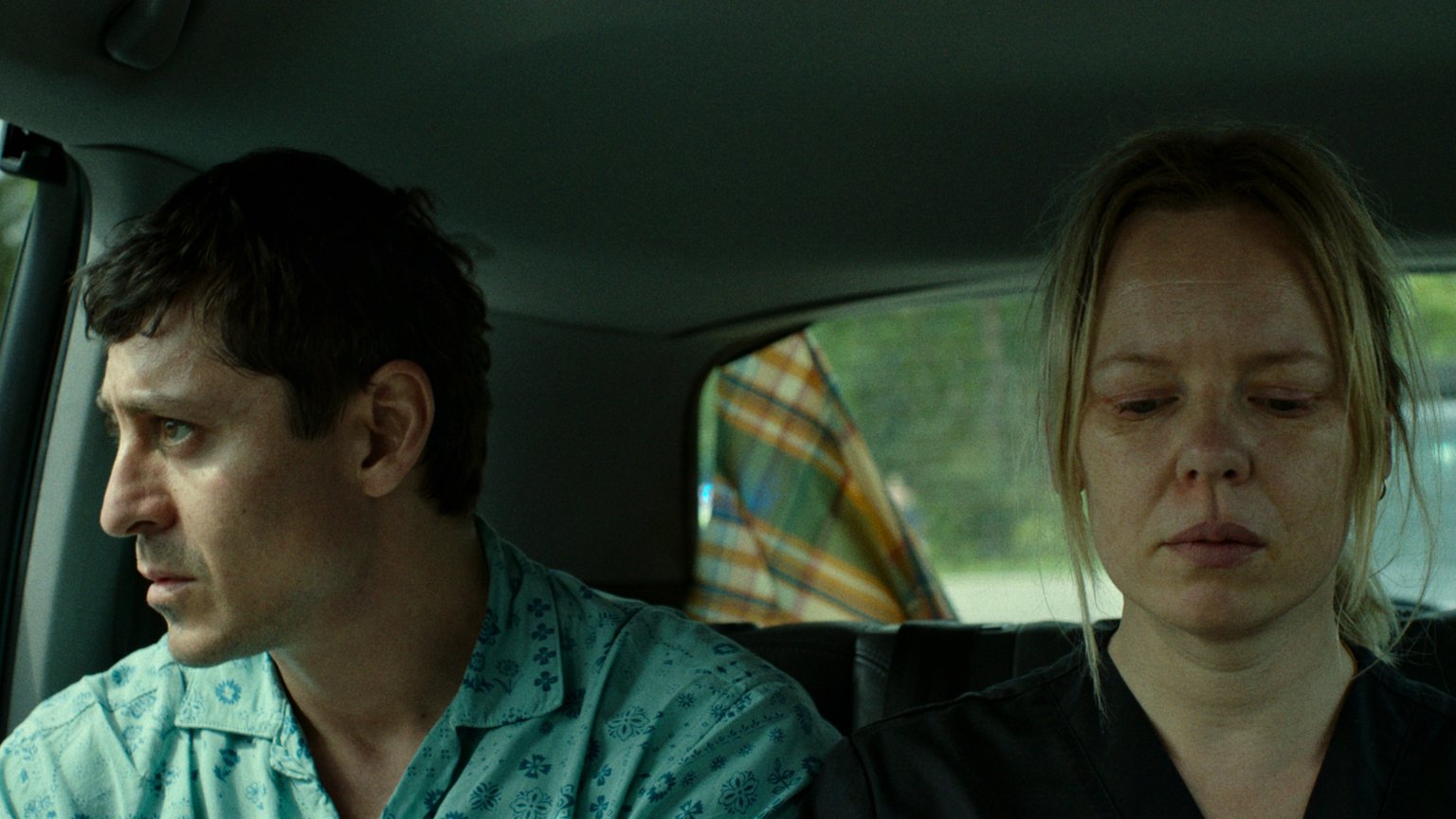 Zenuwslopende roadtrip in trailer van waargebeurde Zweedse Netflix-thriller