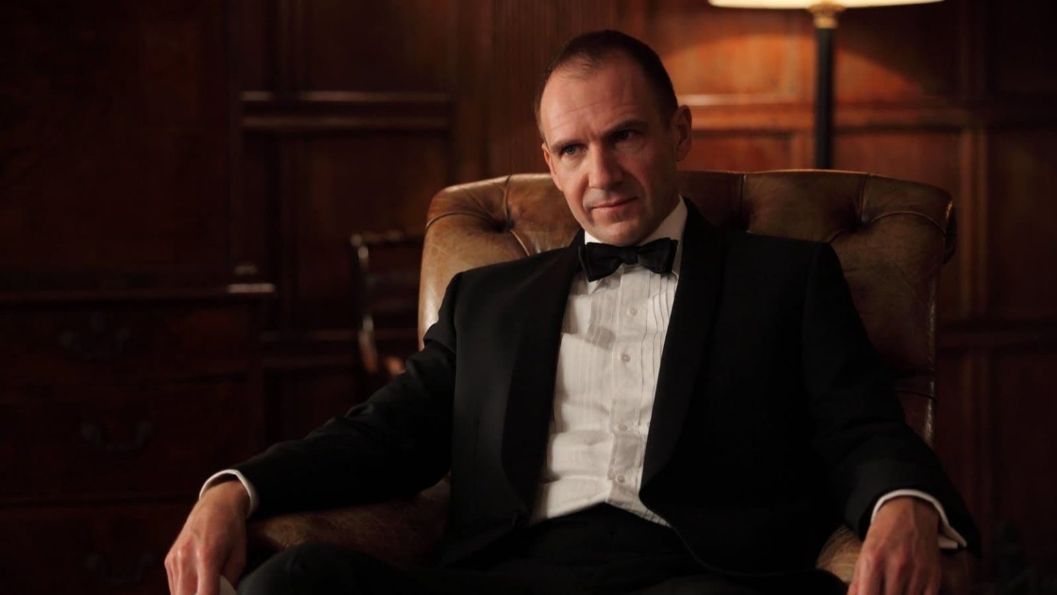 Ralph Fiennes maakt opmars op Netflix met spannende Britse thriller: 'Verveelt nooit'
