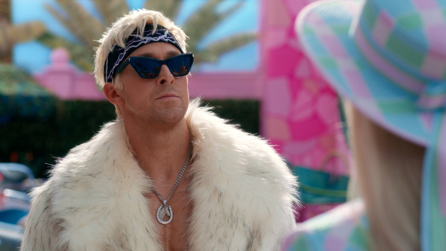 Ryan Gosling repeteert 'I'm Just Ken' op achter de schermen-beelden van 'Barbie'
